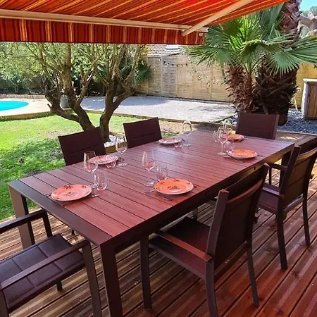 Villa De L'Aiguillon Villa *